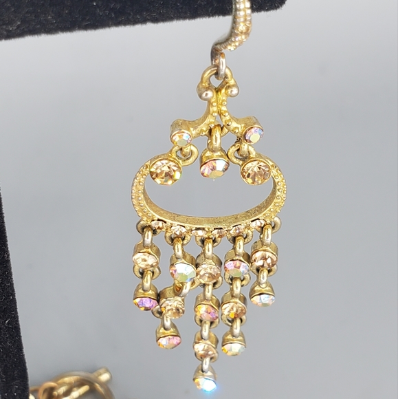 Gray Pyramid Goldtone Bracelet and AB Goldtone Chandelier Earrings Set - Picture 4 of 16